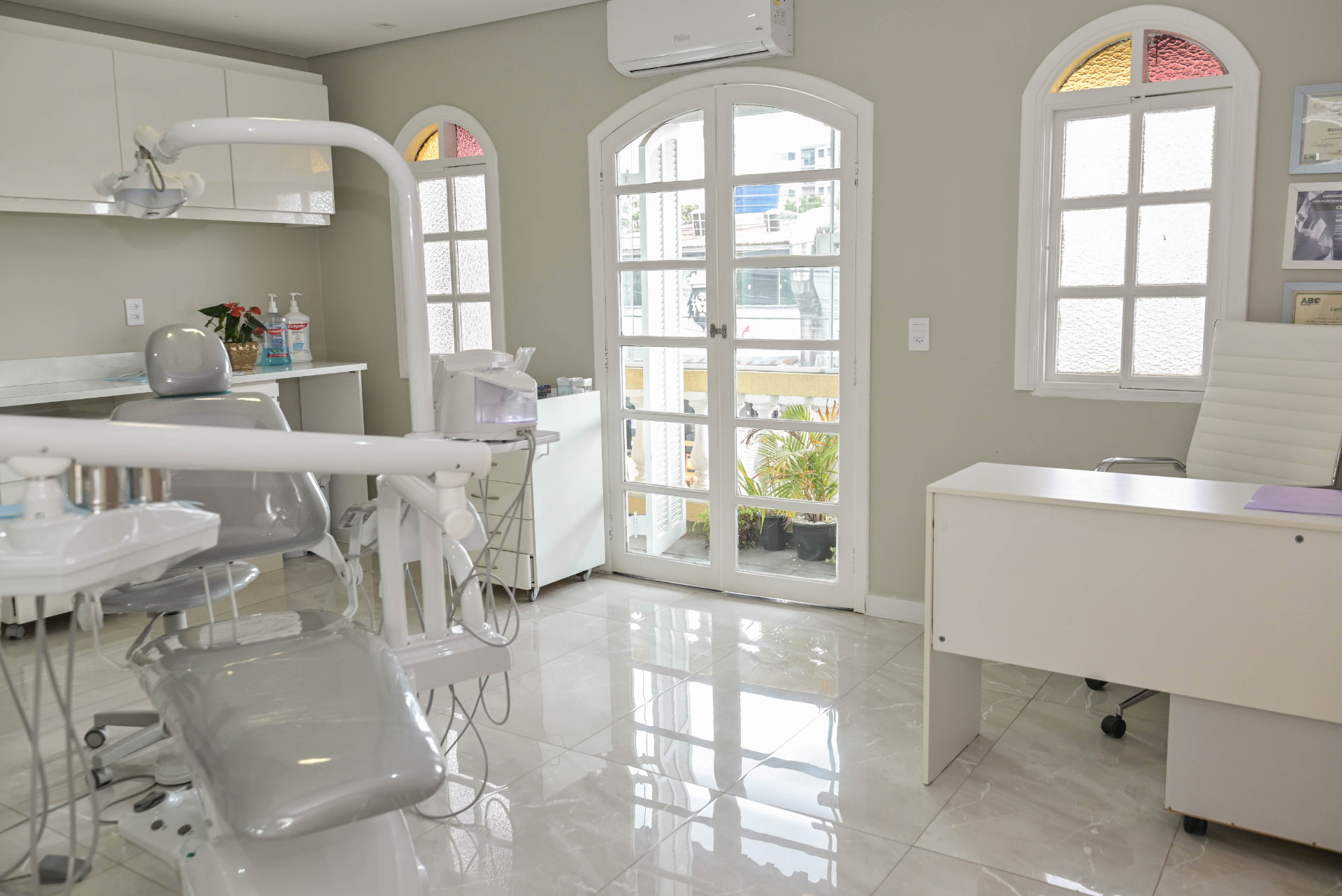 Consultório odontológico da Odontsis com luz natural