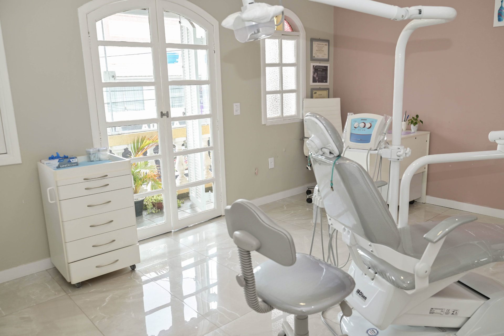 Consultório da Odontsis com equipamentos modernos
